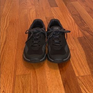 Black Sketchers Sneakers